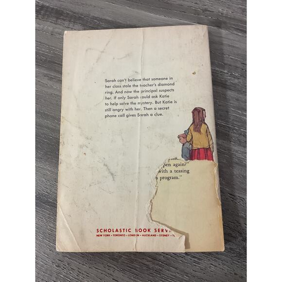 1972 Paperback Sarah and Katie by Dori White - Picture 2 of 6